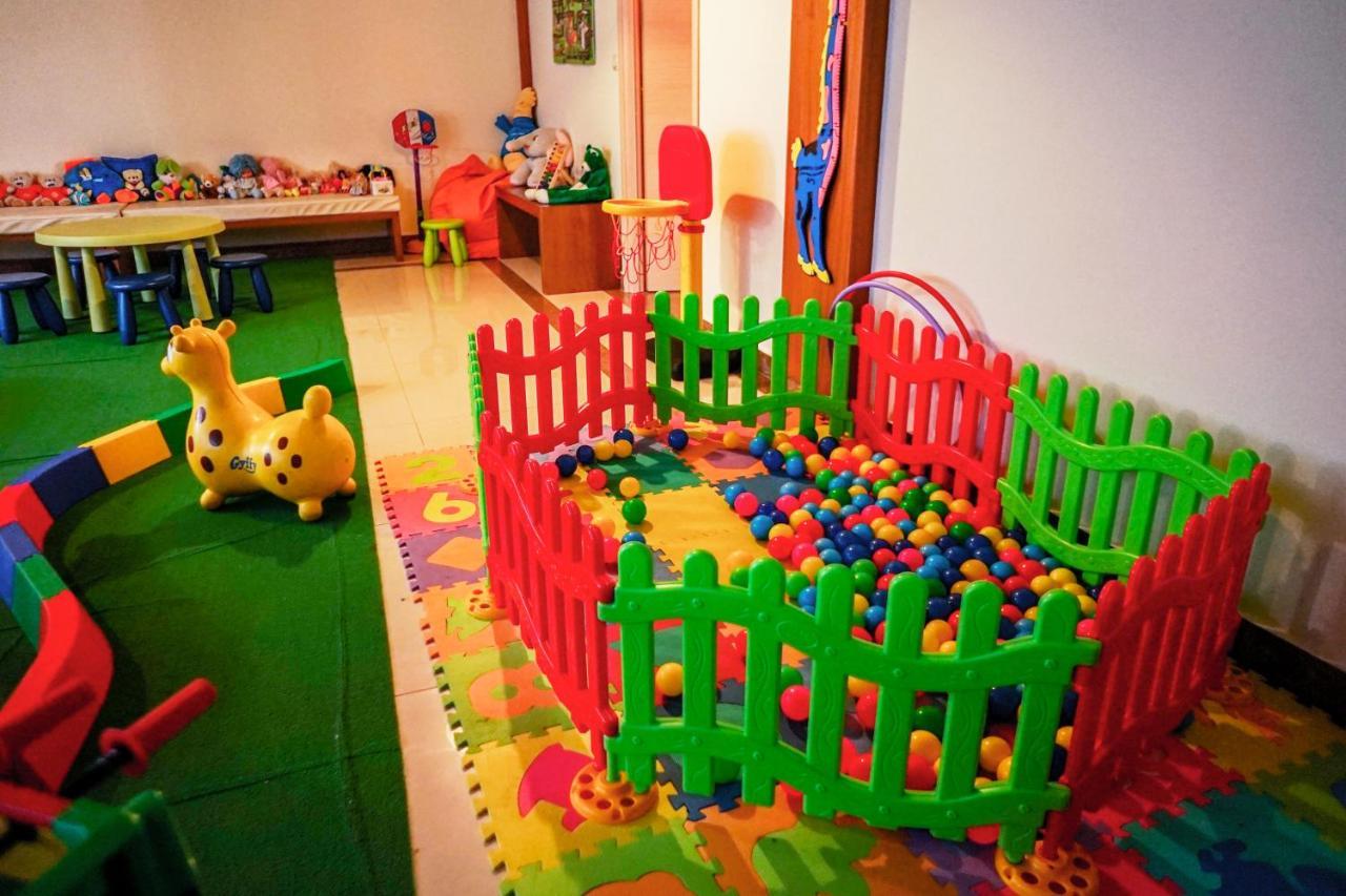 Valis Resort Hotel โวโลส ภายนอก รูปภาพ A ball pit at a nursery school