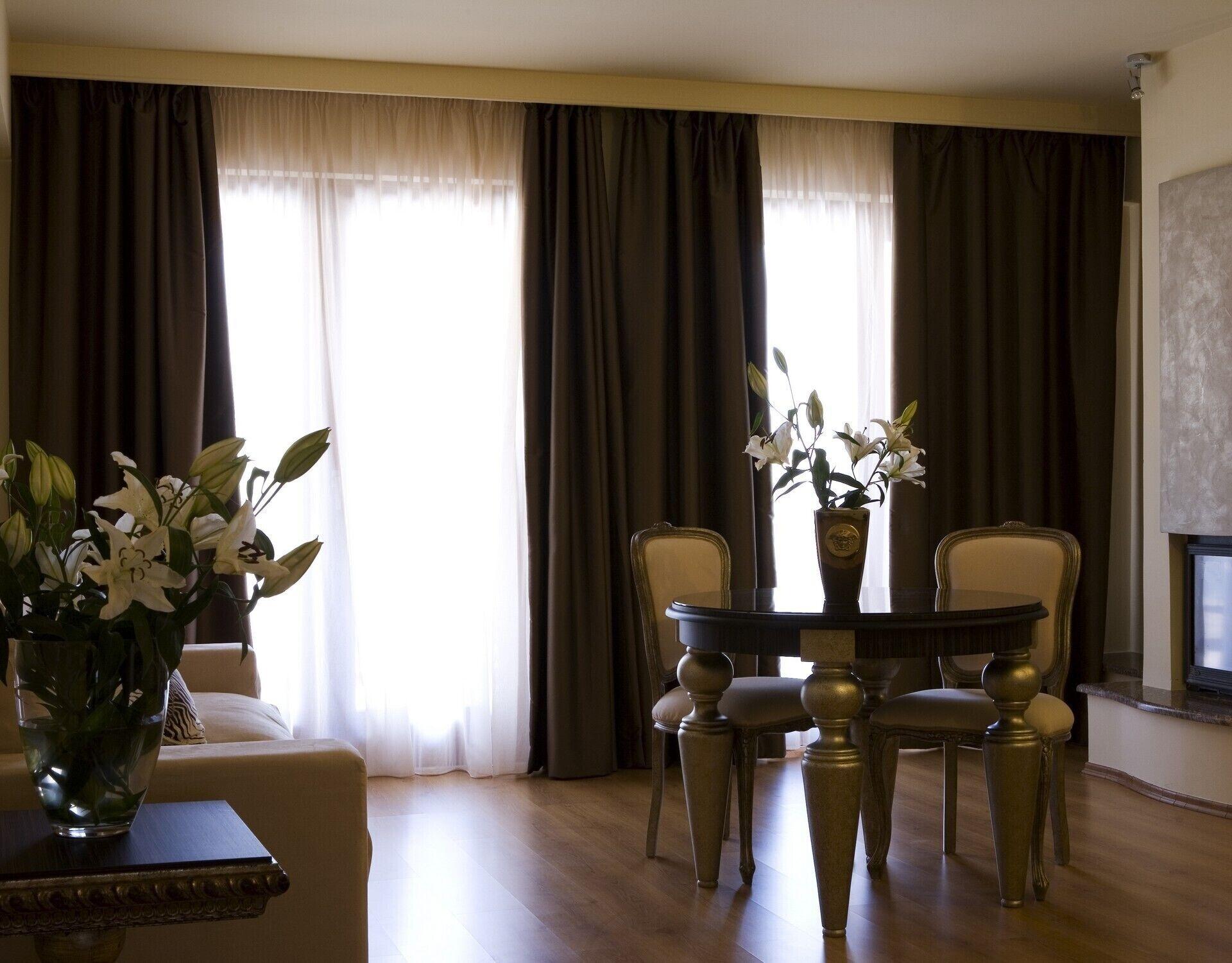 Valis Resort Hotel โวโลส ภายนอก รูปภาพ A room with curtains