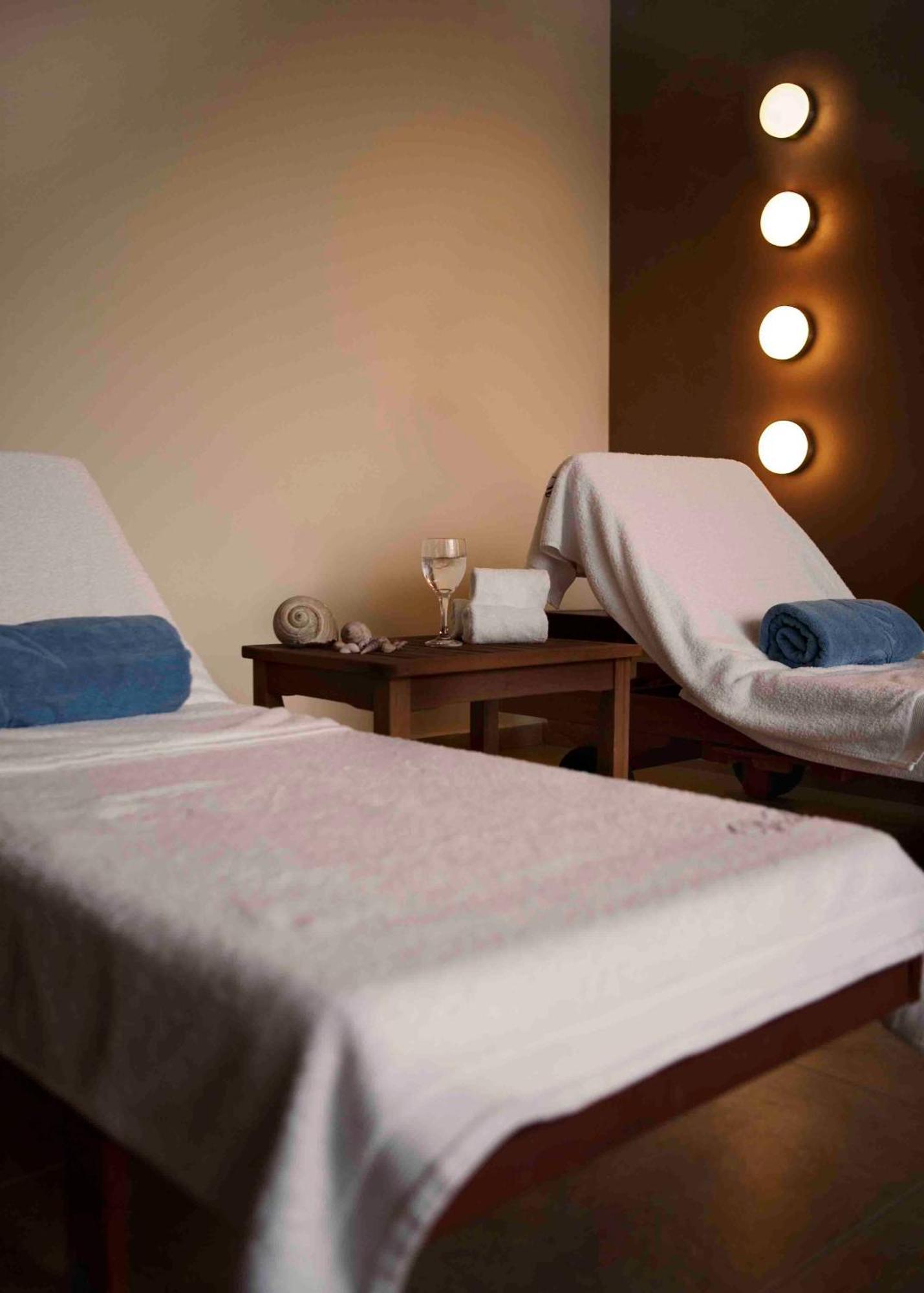 Valis Resort Hotel โวโลส ภายนอก รูปภาพ Massage beds