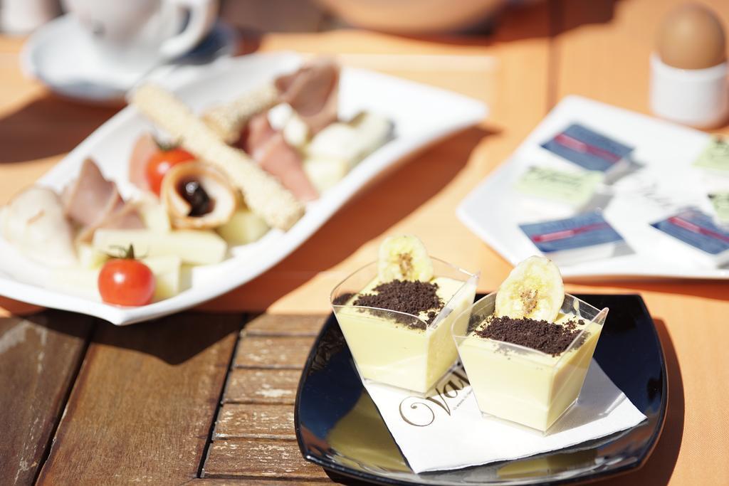 Valis Resort Hotel โวโลส ภายนอก รูปภาพ A typical tapas bar menu